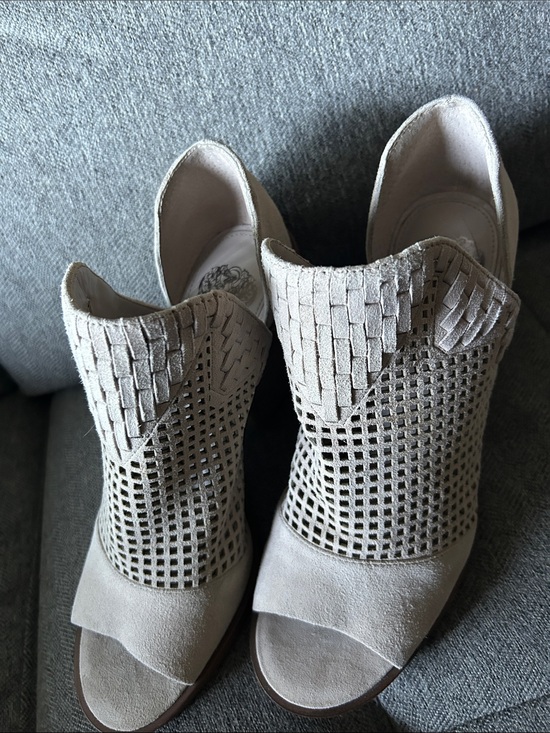 Vince Camuto Shoes - vince camuto FRITZEY BOOTIE women’s size 8
